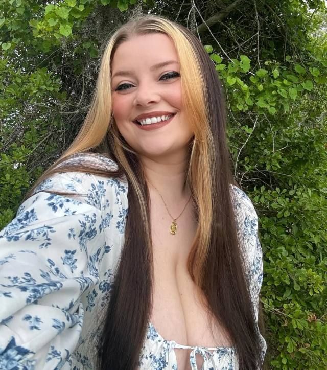 I’m Married With 3 Kids & My Husband Went For Business Trip & I Need A Man To Come Fuck Me While Husband Traveled - Image 2